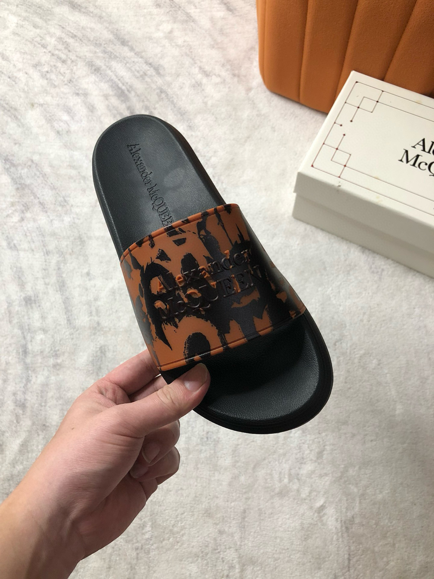 알렉산더 맥퀸 남녀공용 슬리퍼