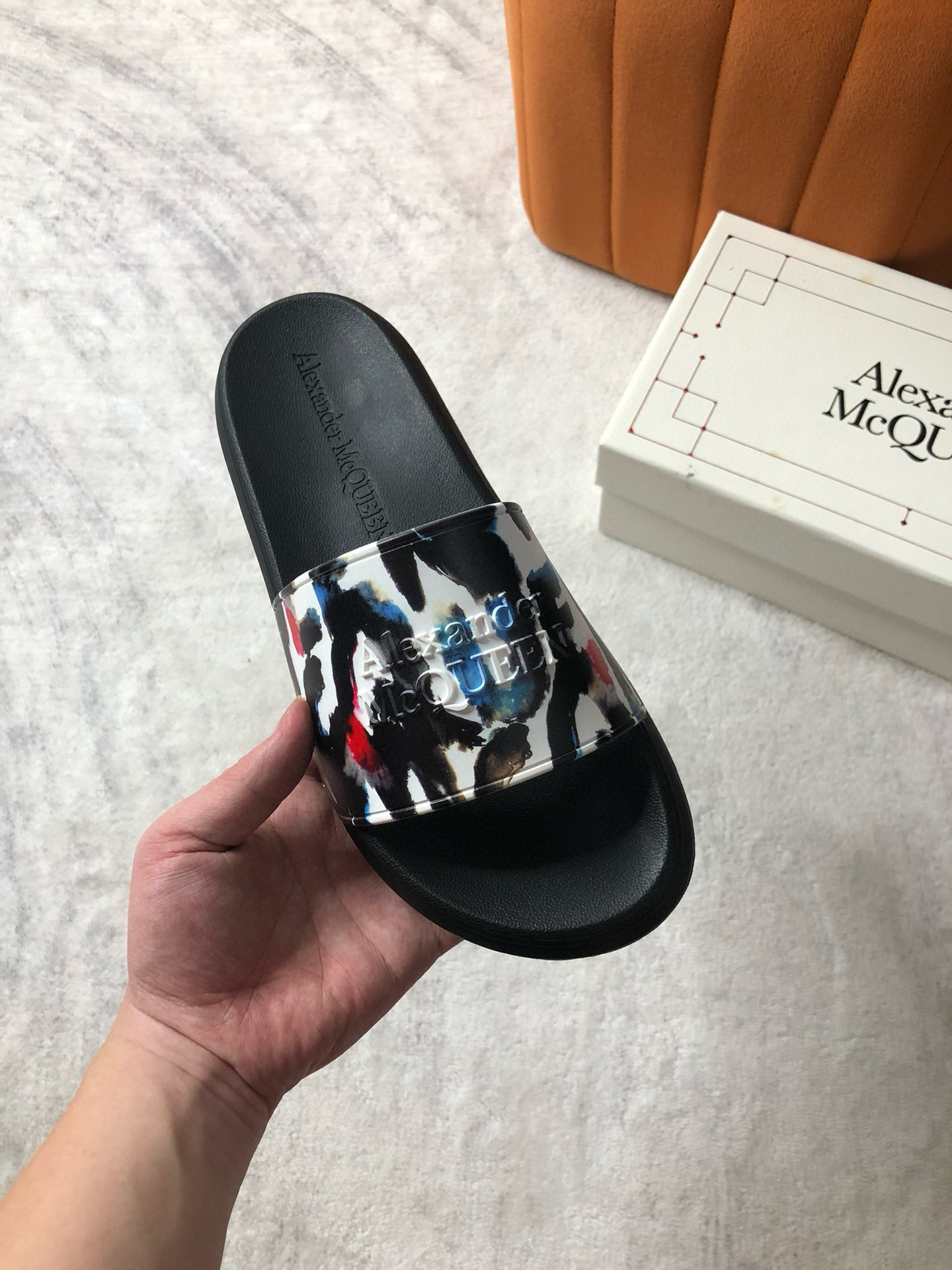 알렉산더 맥퀸 남녀공용 슬리퍼