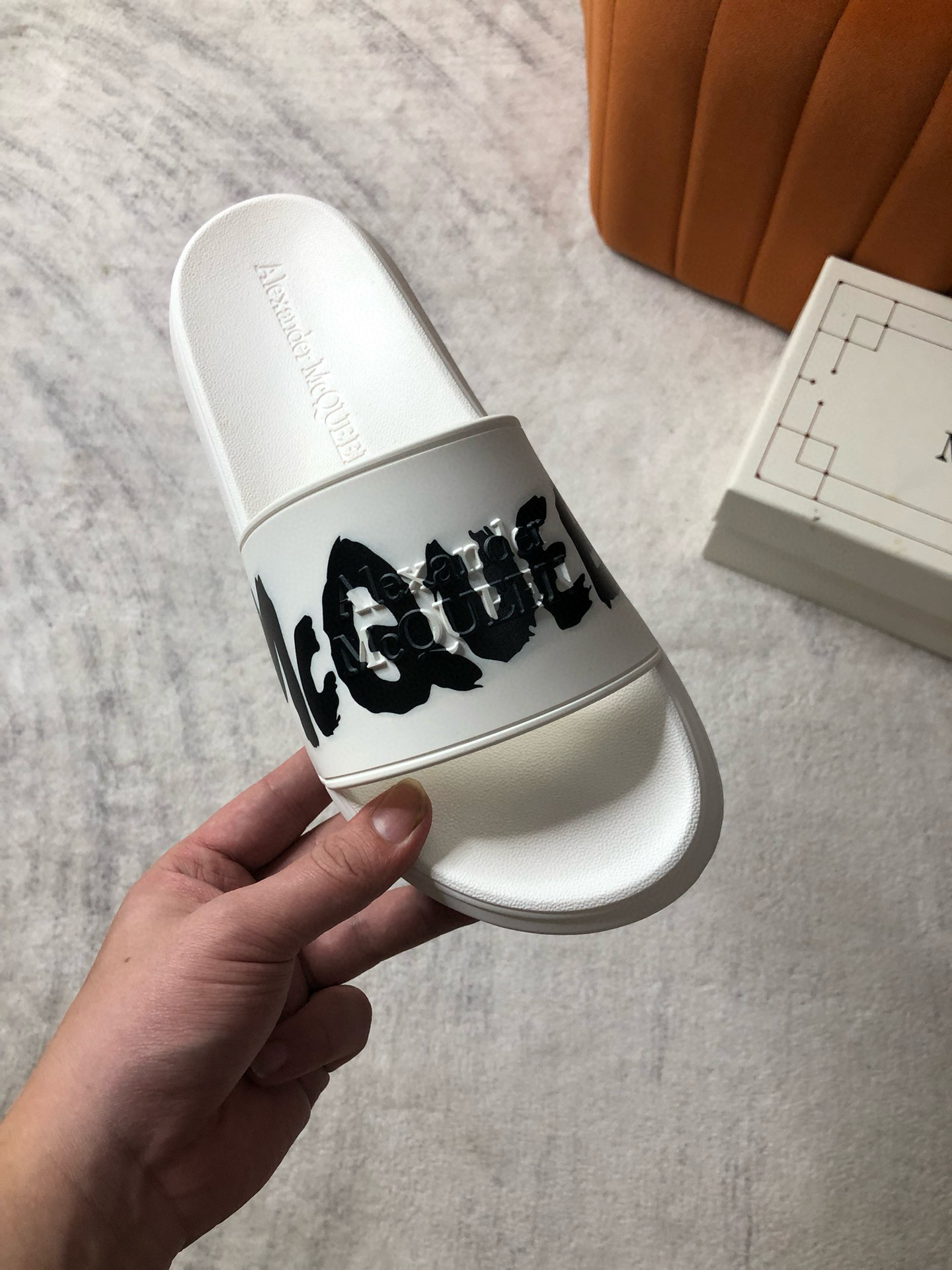 알렉산더 맥퀸 남녀공용 슬리퍼