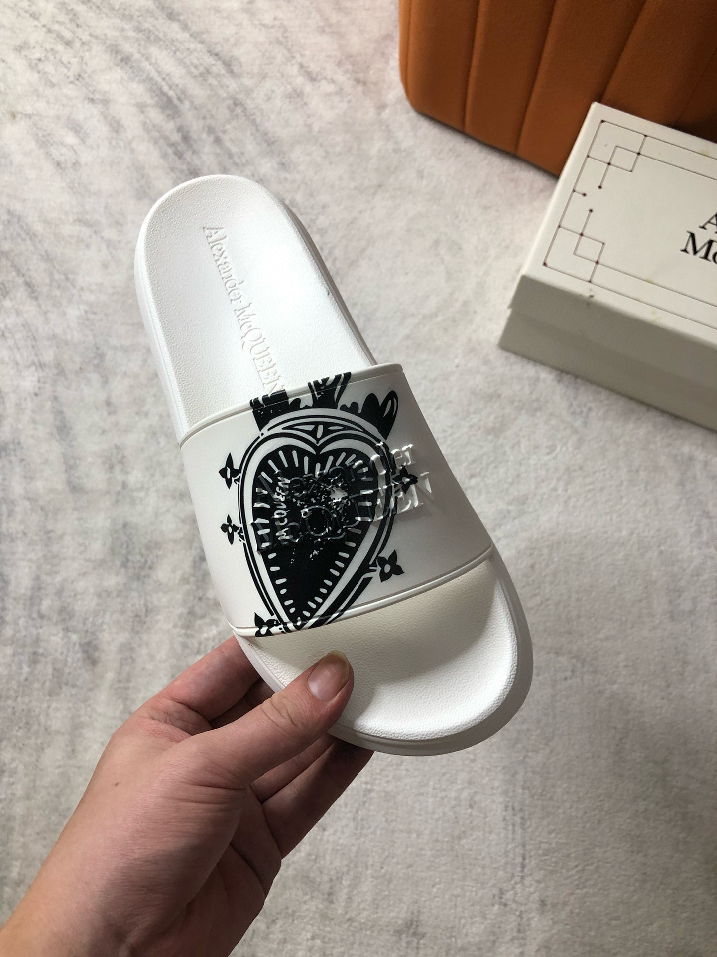 알렉산더 맥퀸 남녀공용 슬리퍼