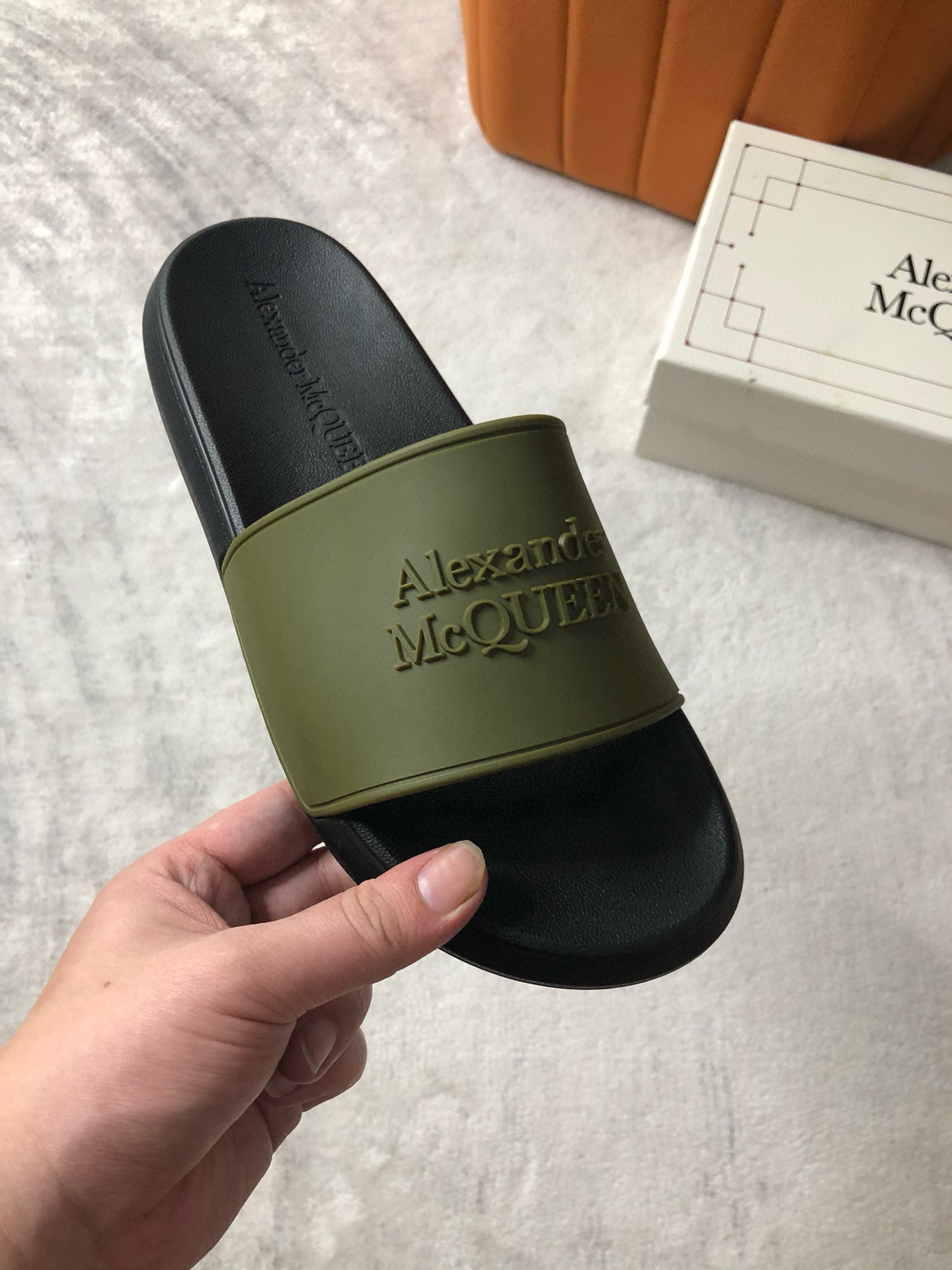 알렉산더 맥퀸 남녀공용 슬리퍼