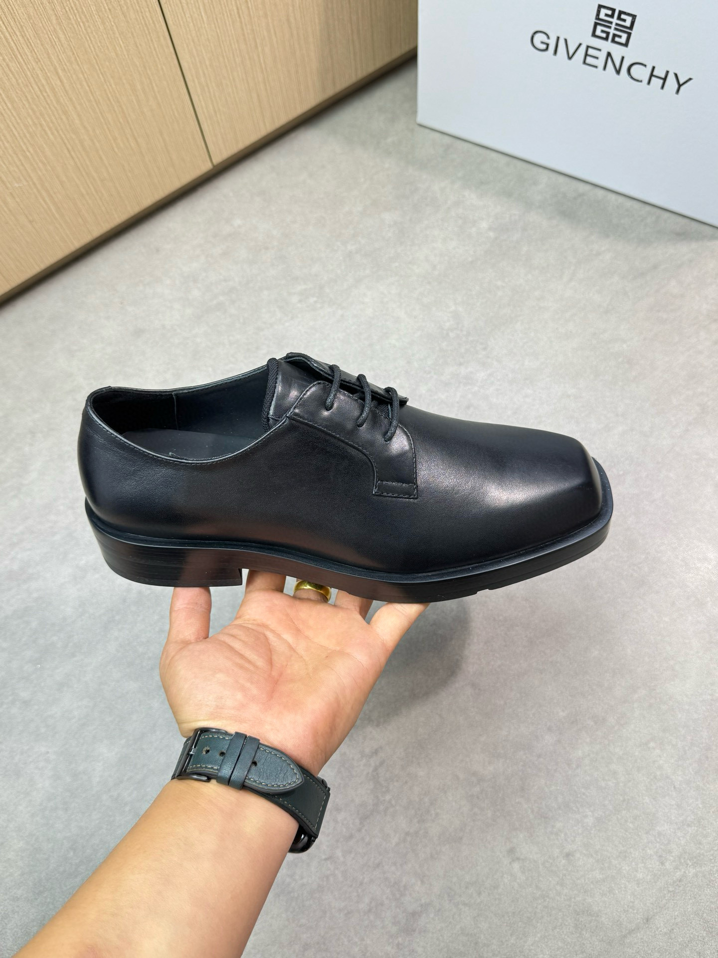 지방시 남자 구두