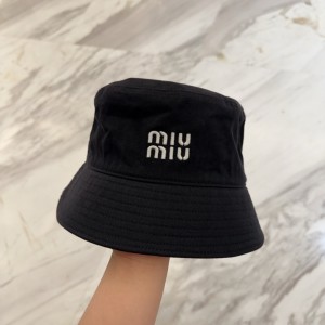 미우미우 모자