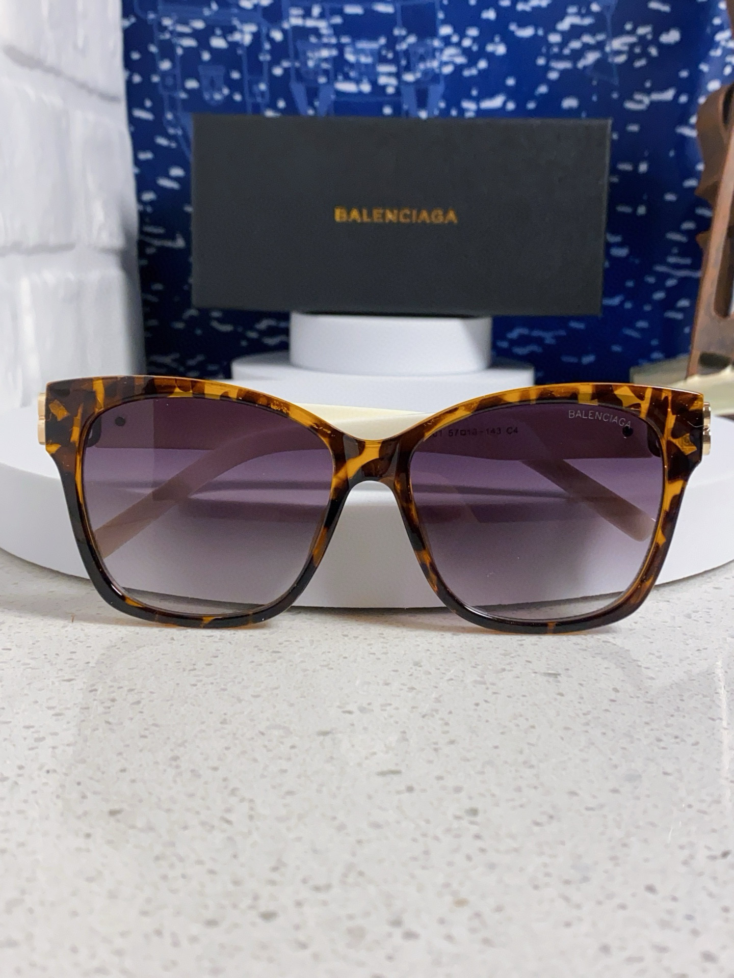 발렌시아가 선글라스