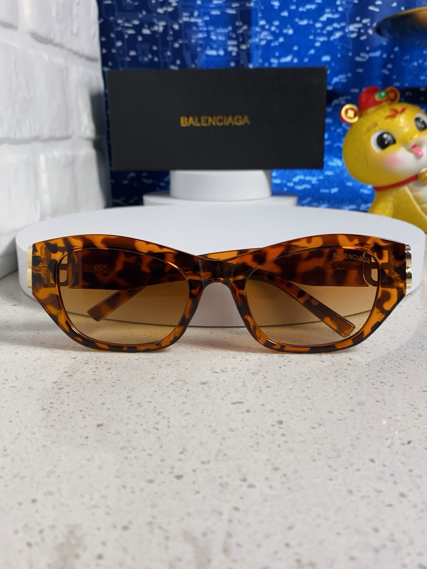 발렌시아가 선글라스