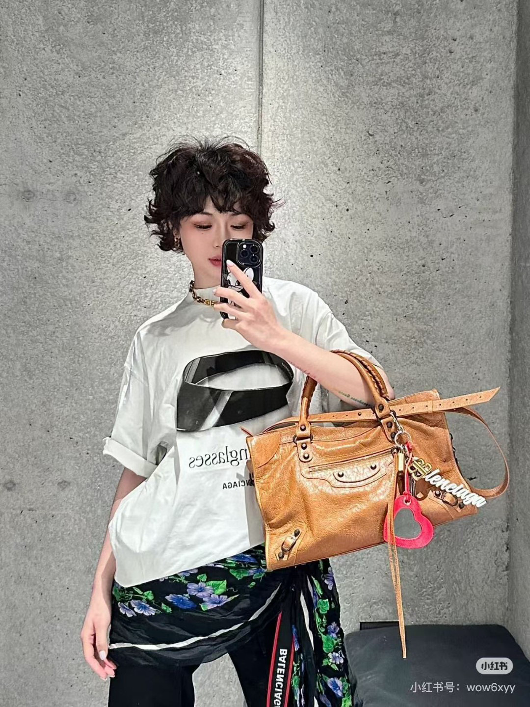 발렌시아가 남녀공용 반팔티