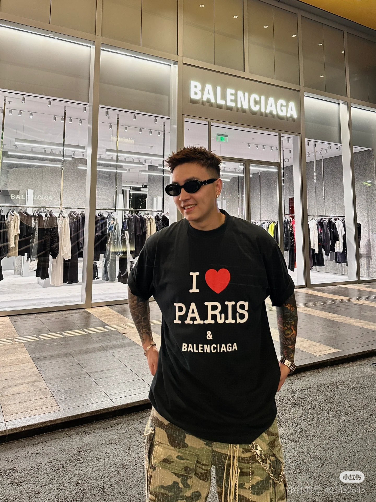 발렌시아가 남녀공용 반팔티