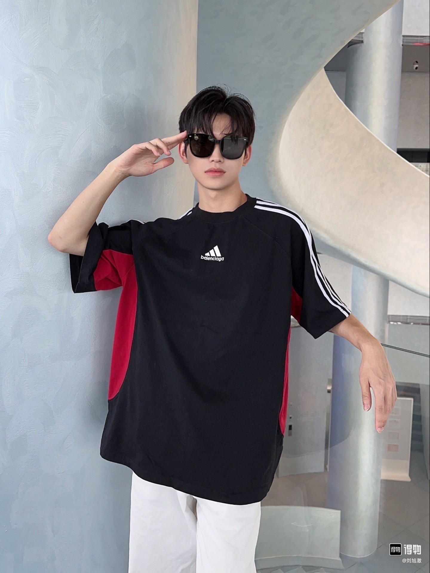 발렌시아가 남녀공용 반팔티