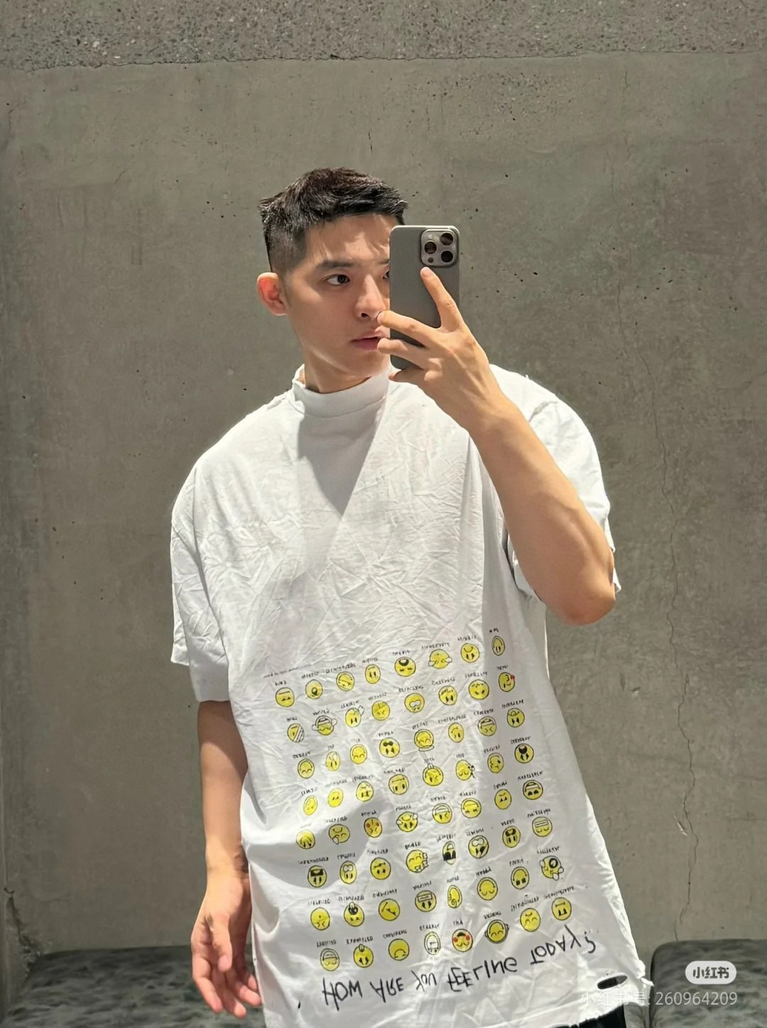 발렌시아가 남녀공용 반팔티