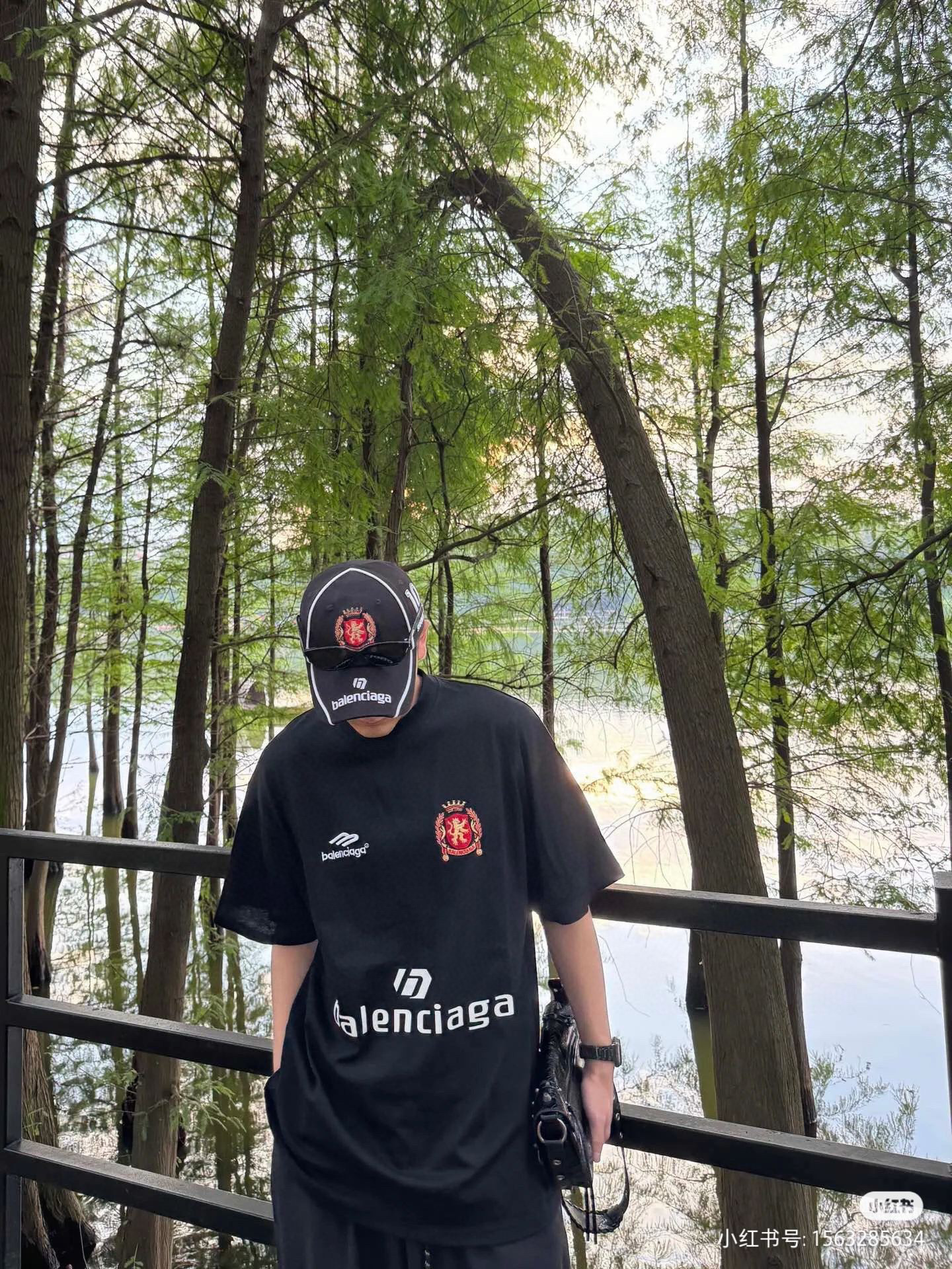 발렌시아가 남녀공용 반팔티