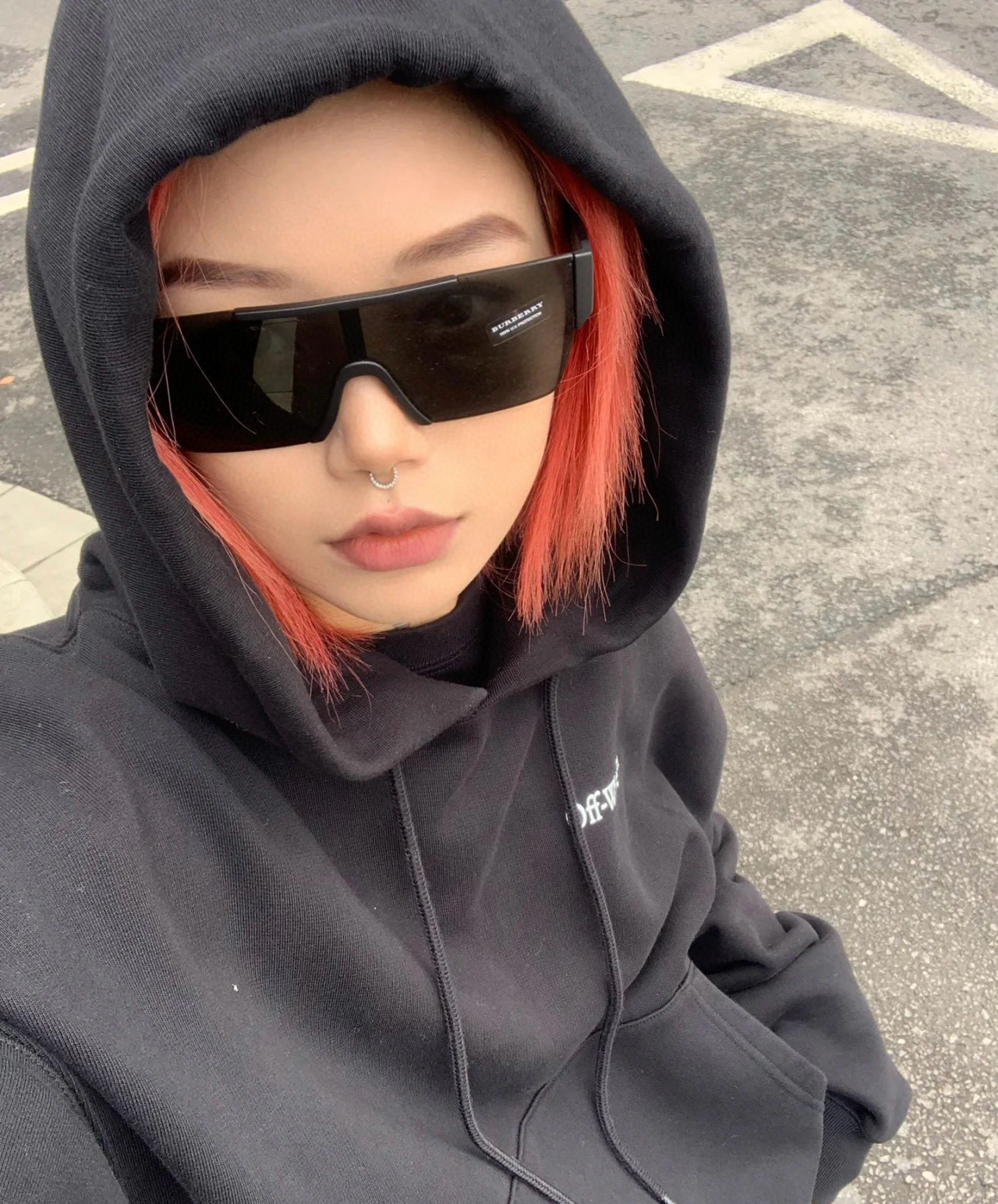 오프화이트 남녀공용 후드티 맨투맨