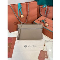 로로피아나 클러치백