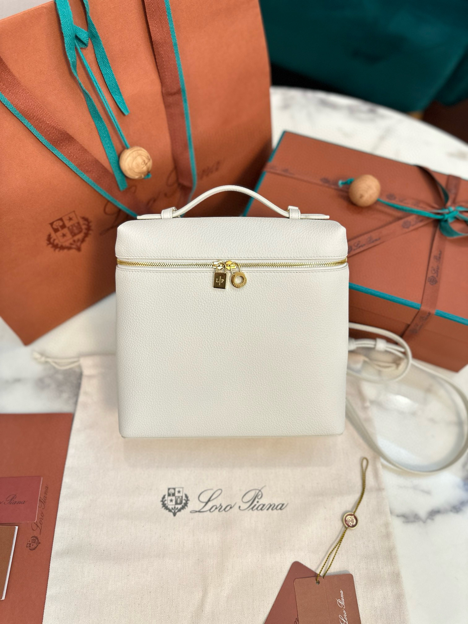 로로피아나 여자가방