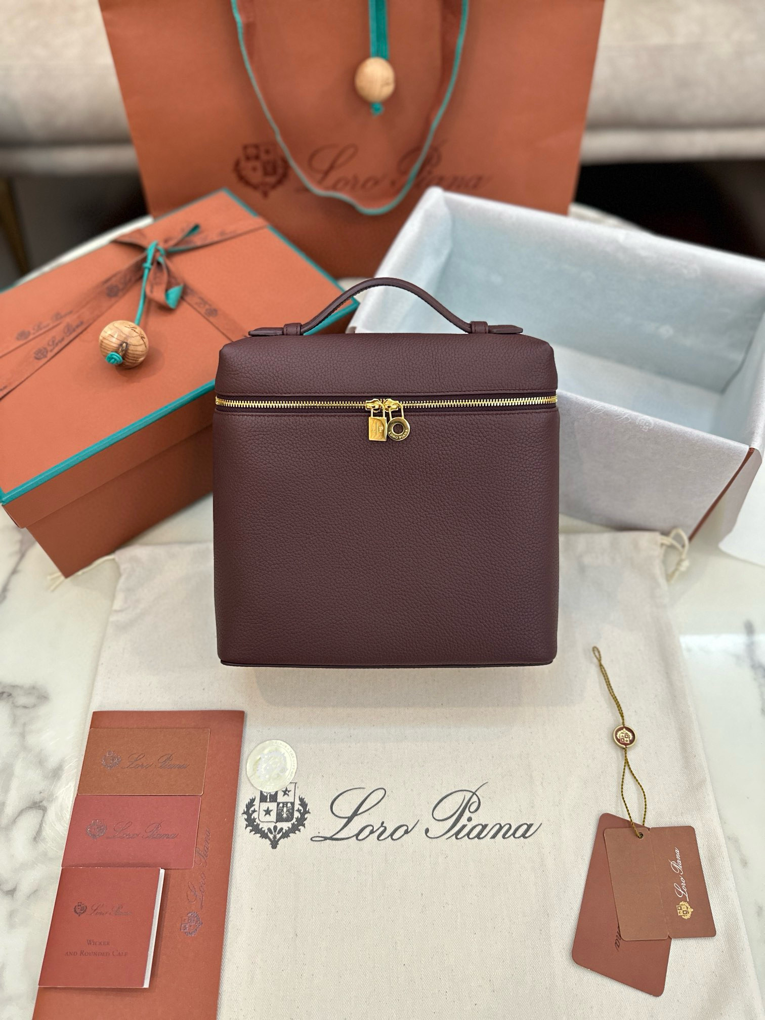 로로피아나 여자가방