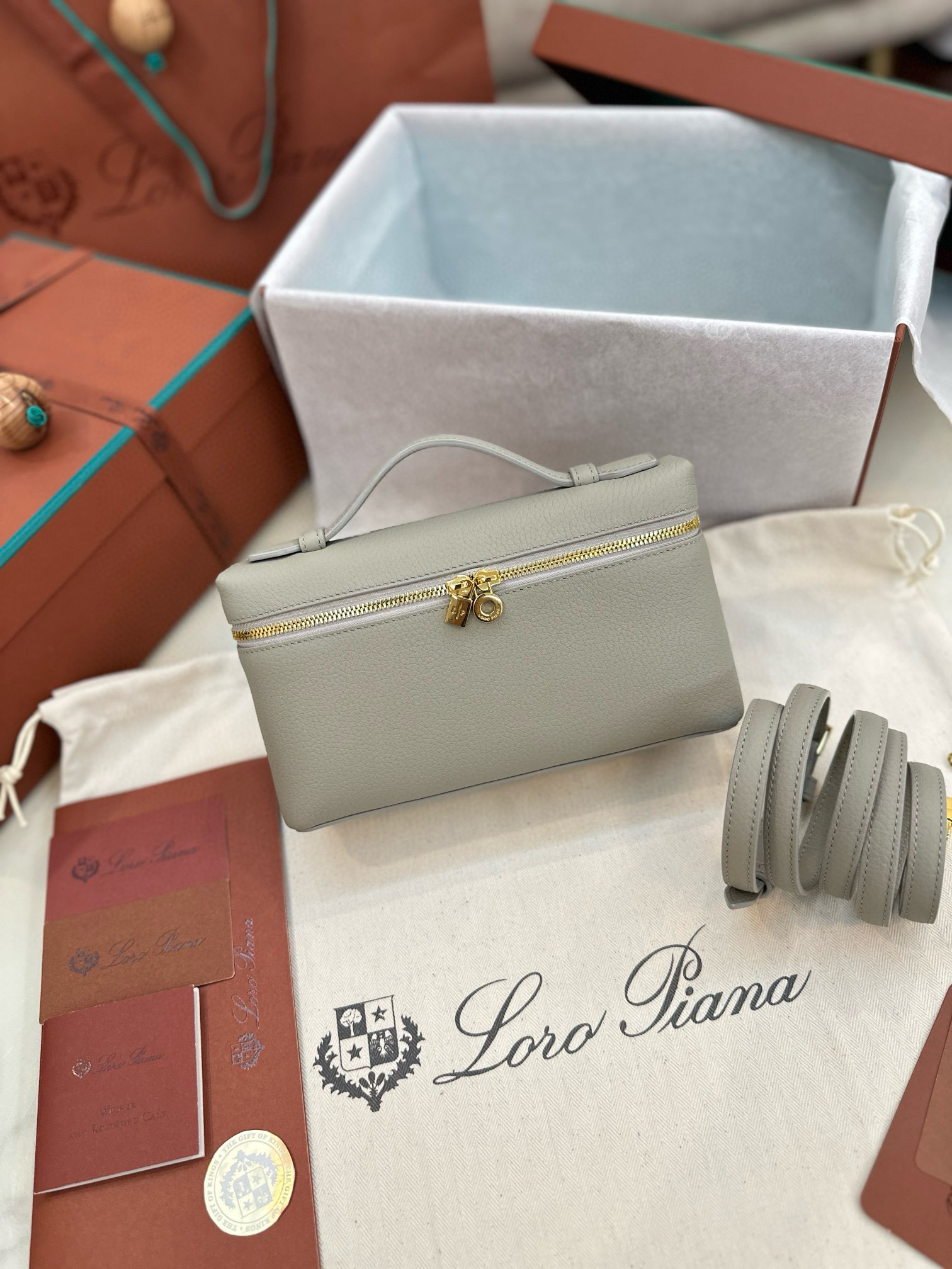 로로피아나 여자가방