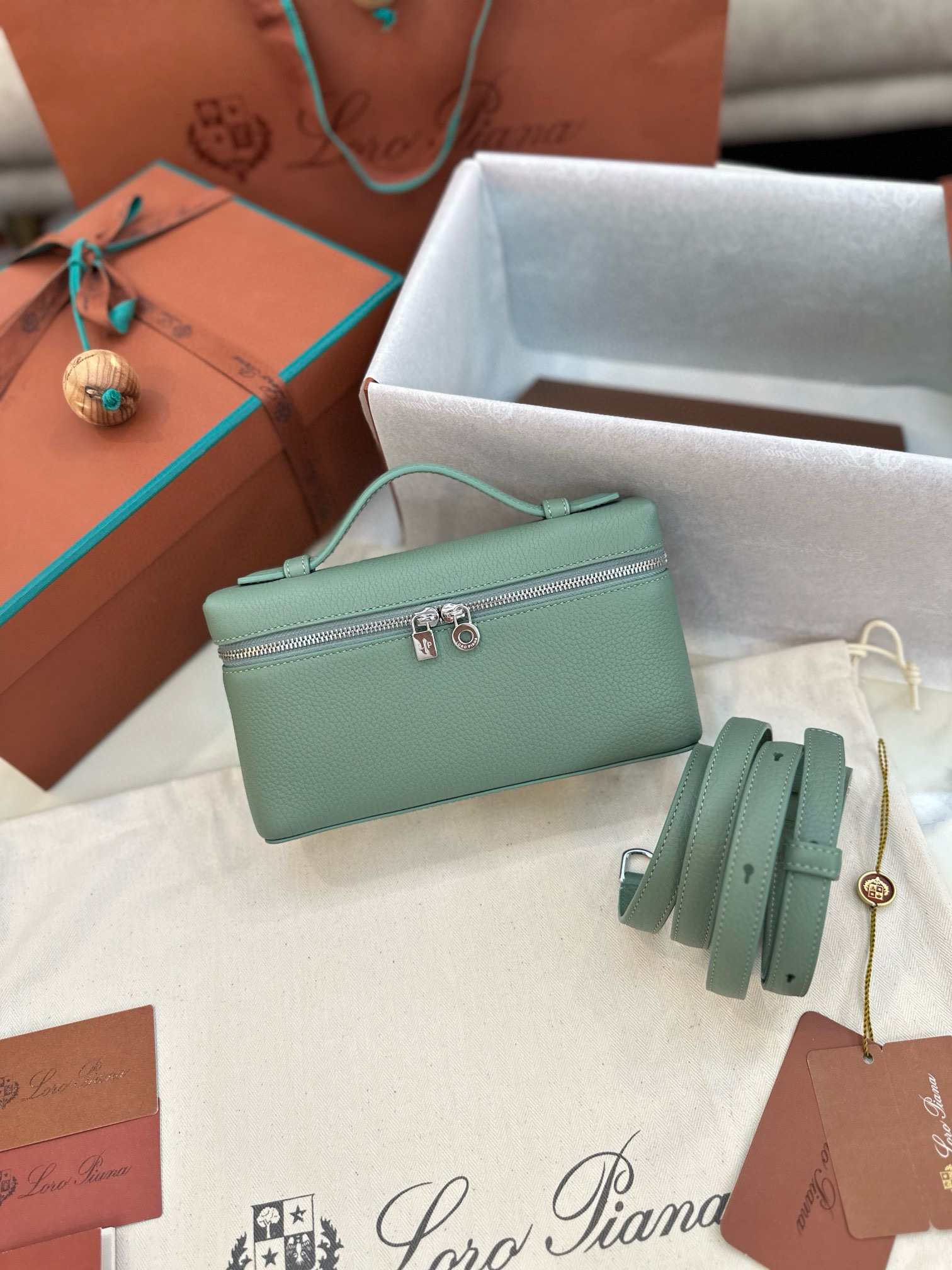 로로피아나 여자가방