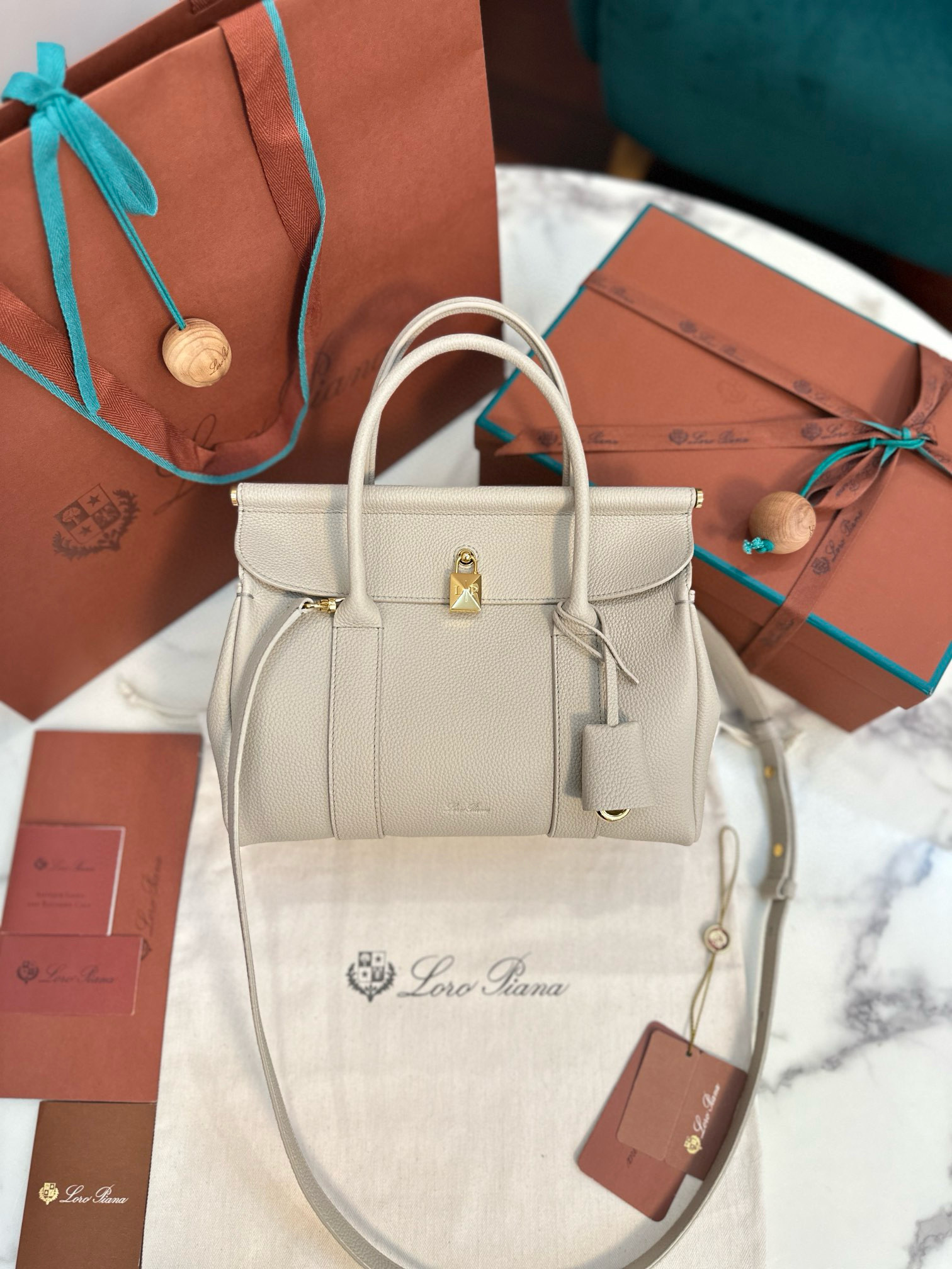 로로피아나 여자가방