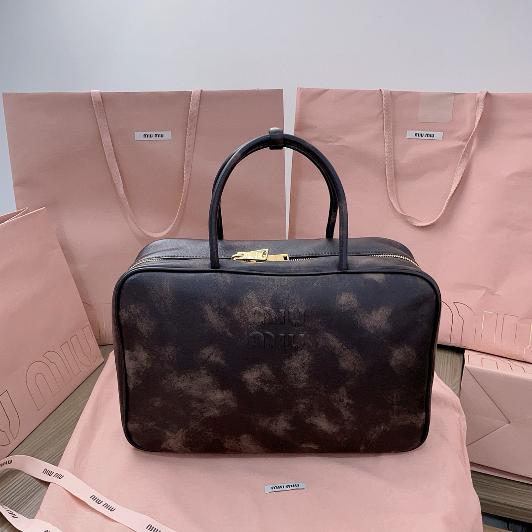 미우미우 5BB117 서류가방