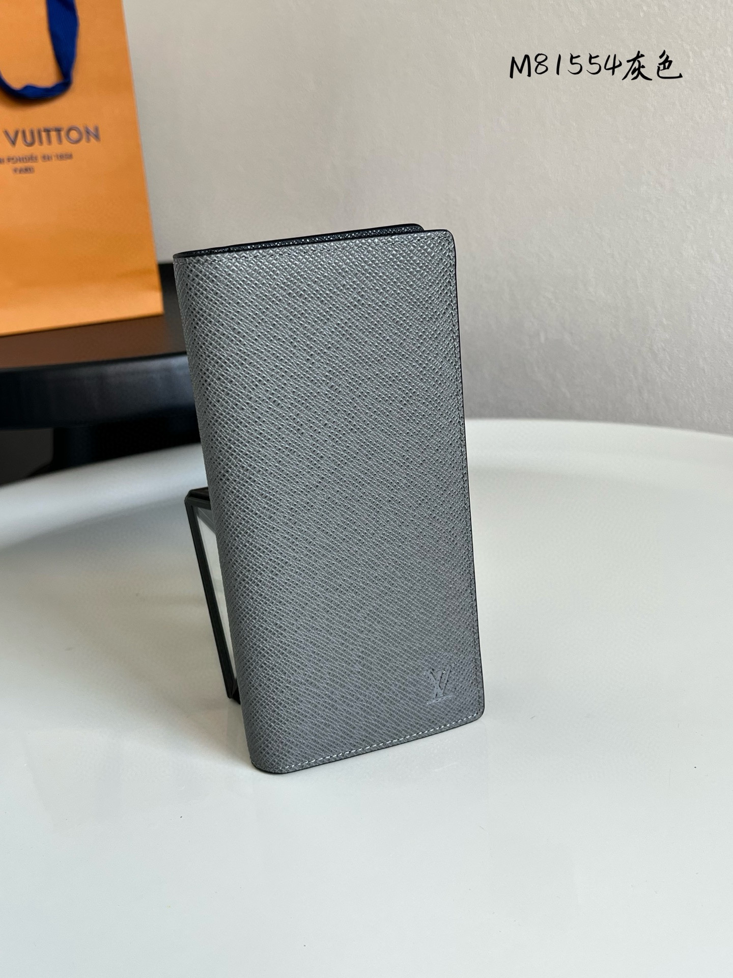루이비통 M81554 카드지갑 머니클립