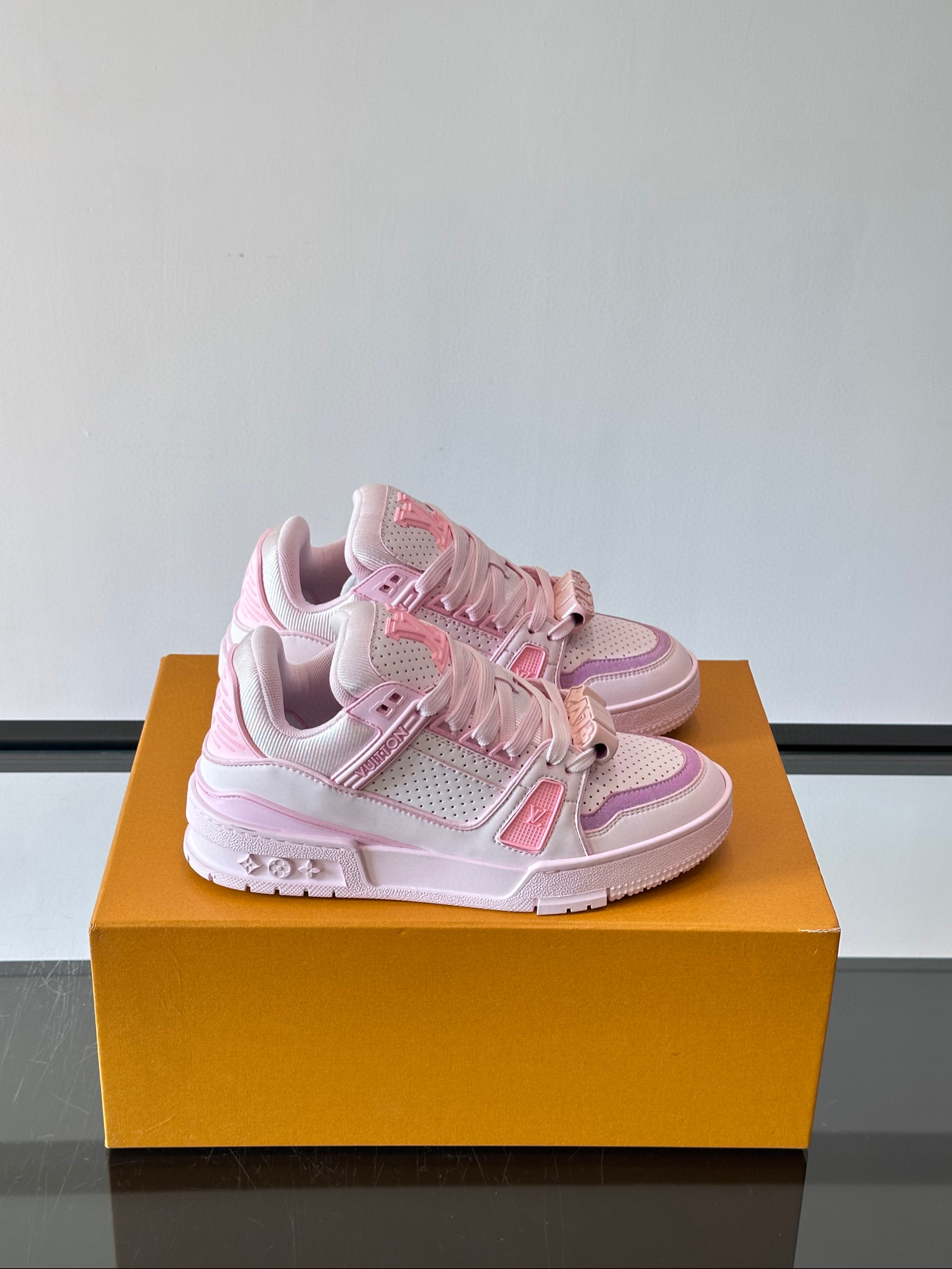 루이비통 트레이너 남녀공용 신발 운동화 스니커즈