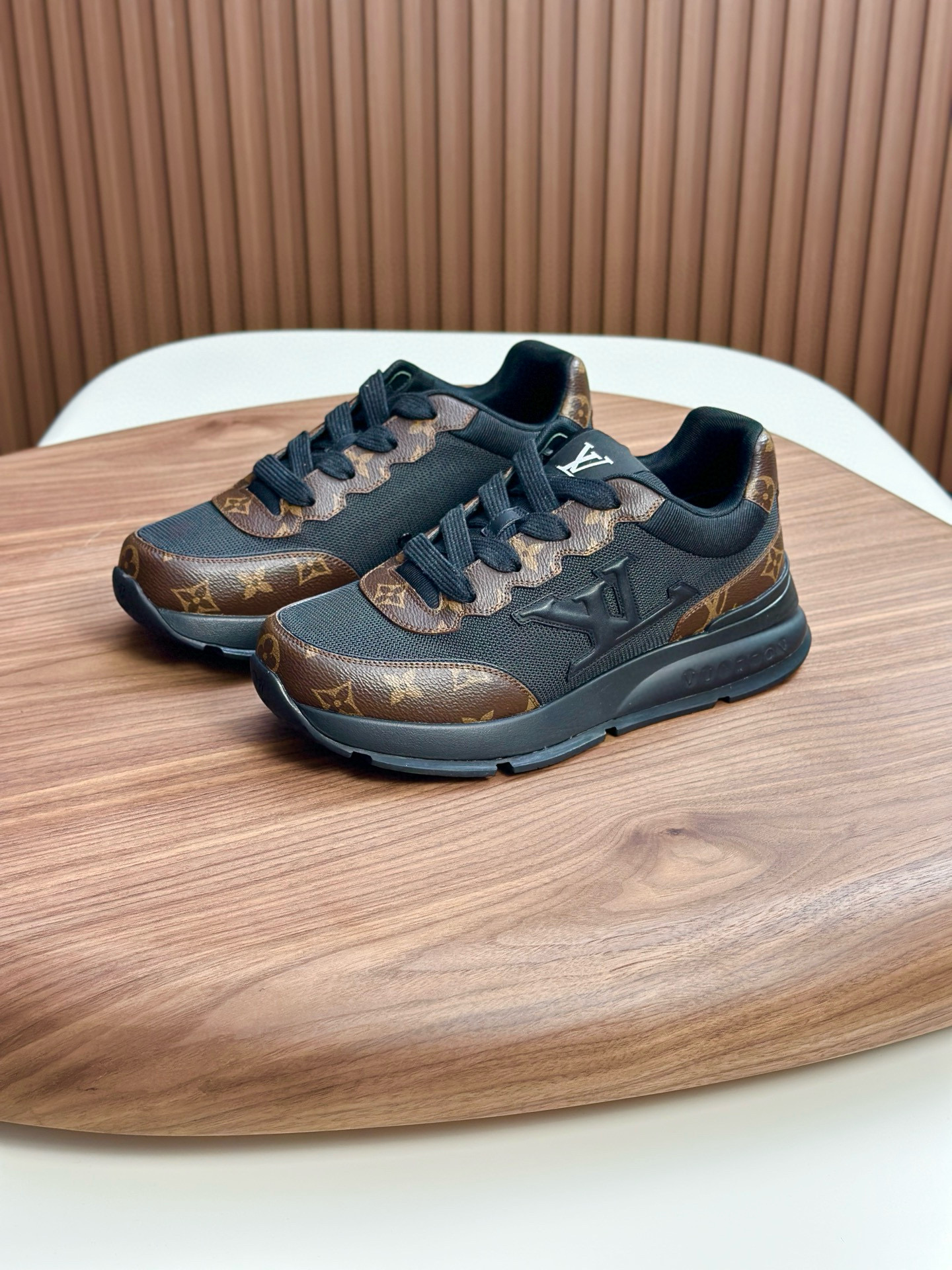 루이비통 트레이너 남자 신발 운동화 스니커즈