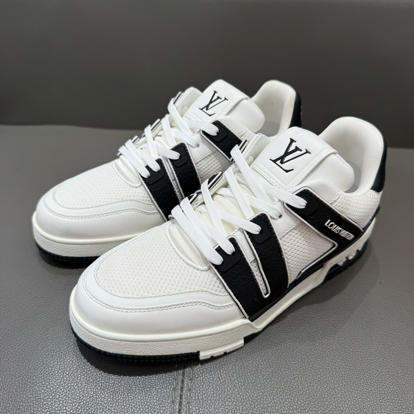 루이비통 트레이너 남자 신발 운동화 스니커즈