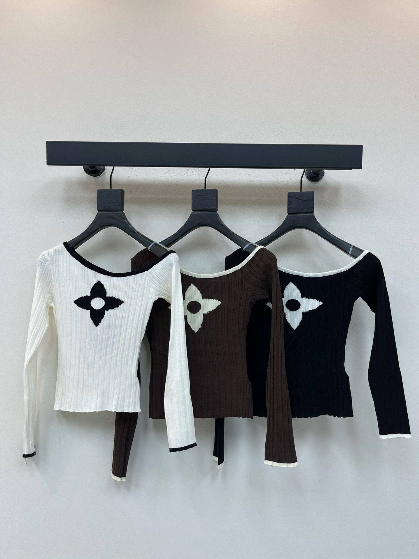 루이비통 여자 니트 3컬러