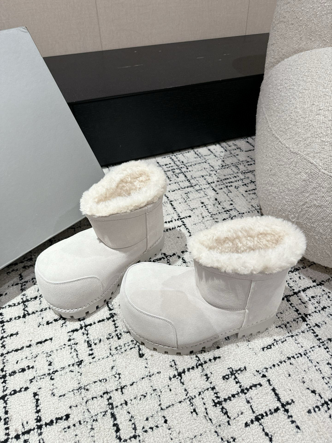 발렌시아가 남여공용 부츠