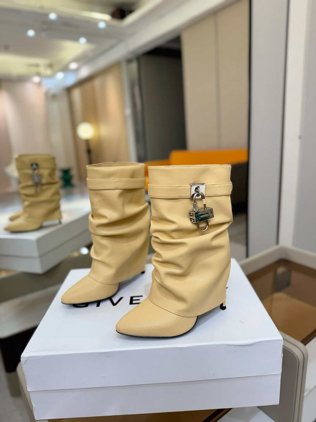 지방시 10CM 여자 부츠