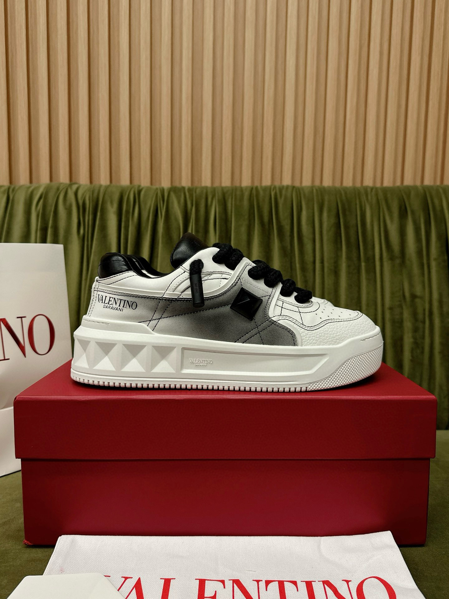 발렌티노 남녀공용 신발 운동화 스니커즈