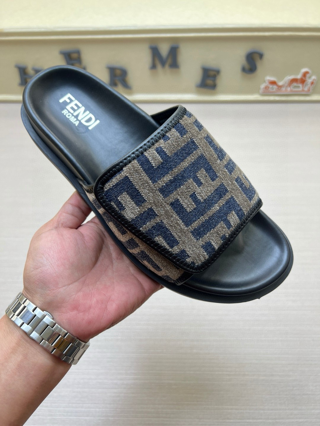 펜디 남자 슬리퍼