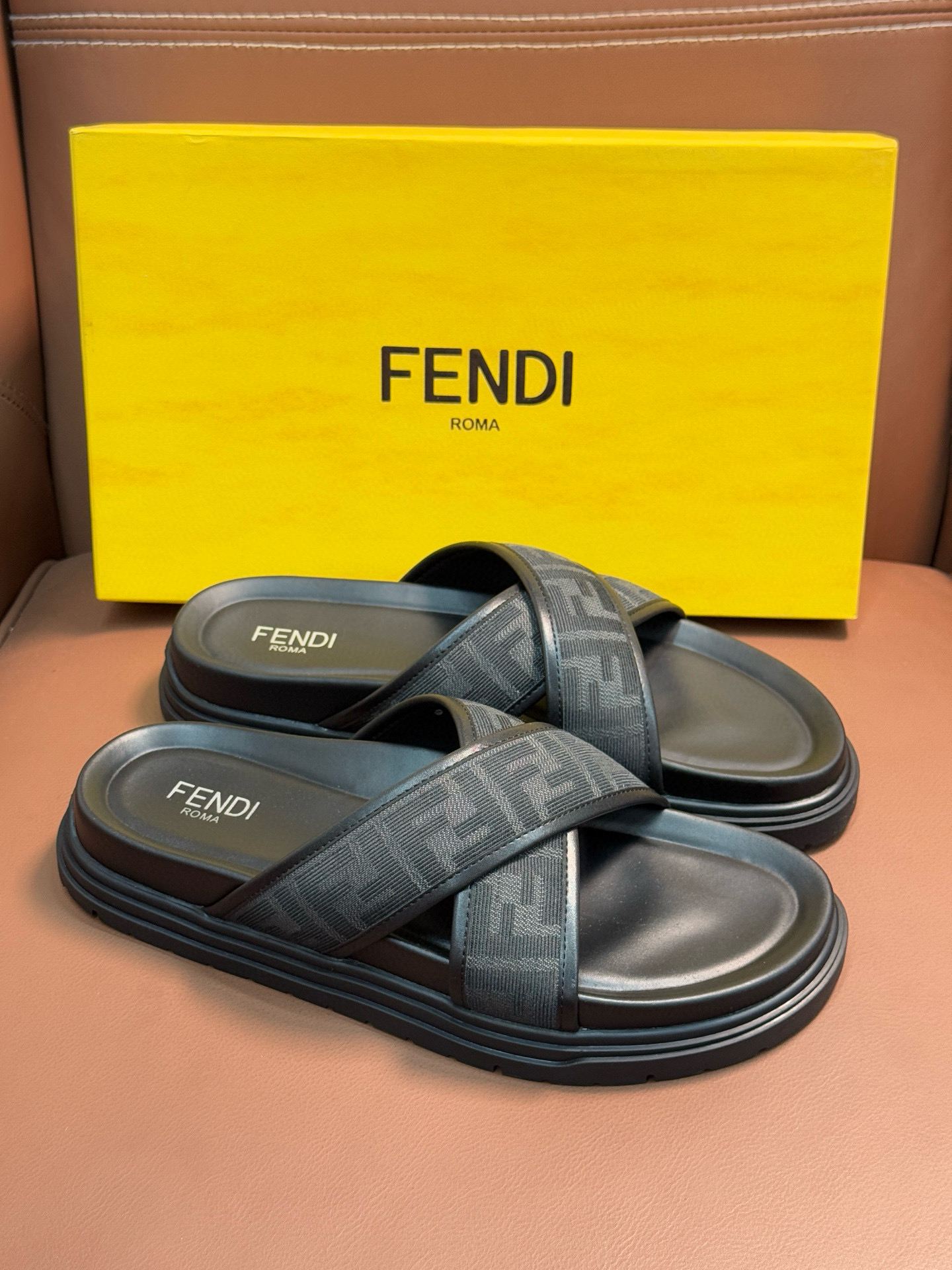 펜디 남자 슬리퍼