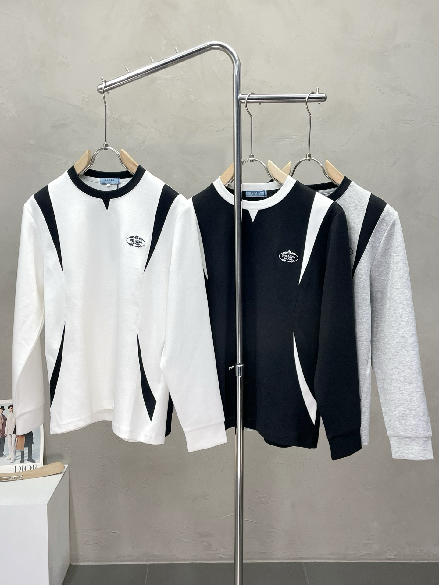 프라다 3컬러 남자 맨투맨