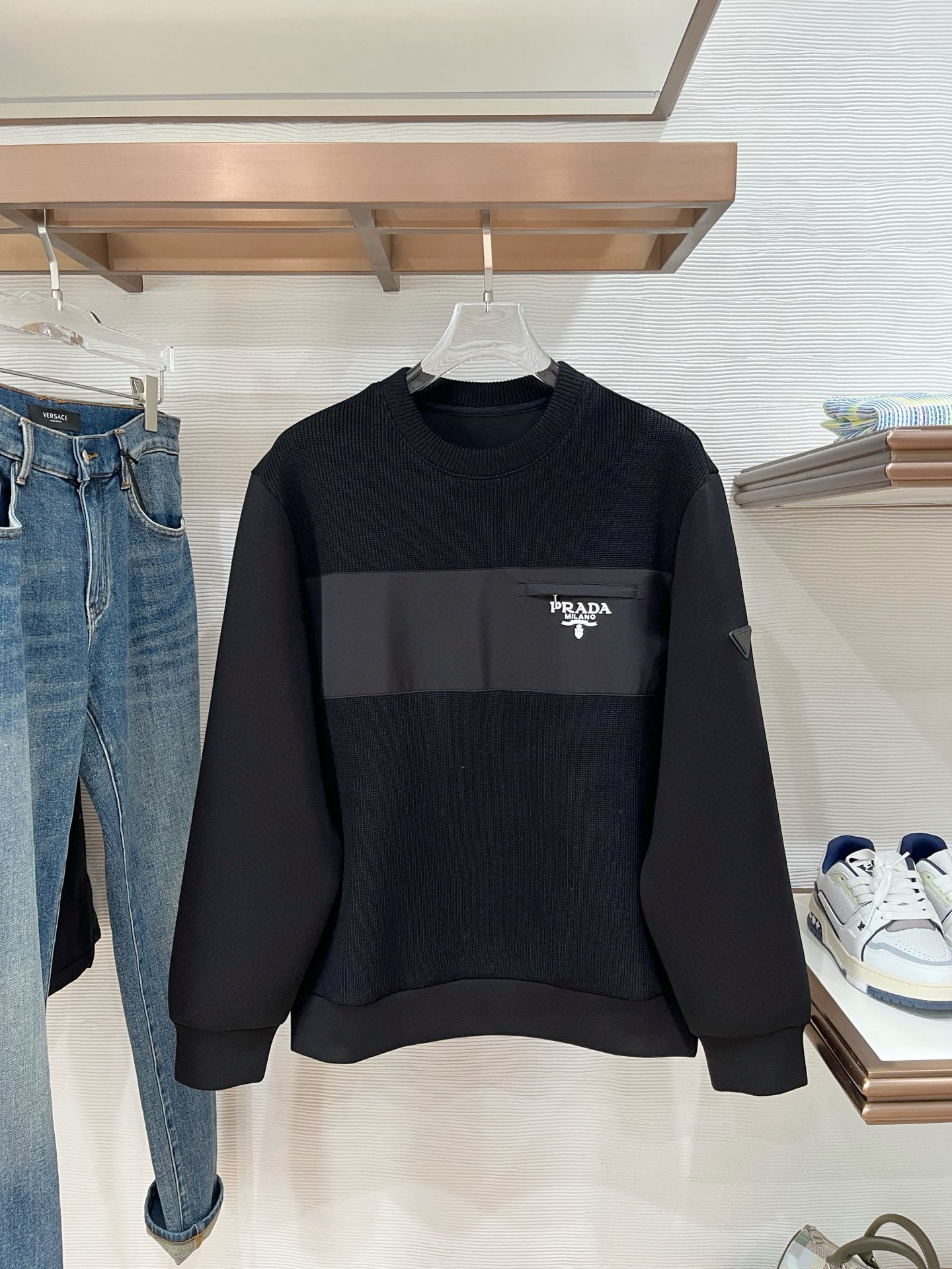 프라다 남자 맨투맨