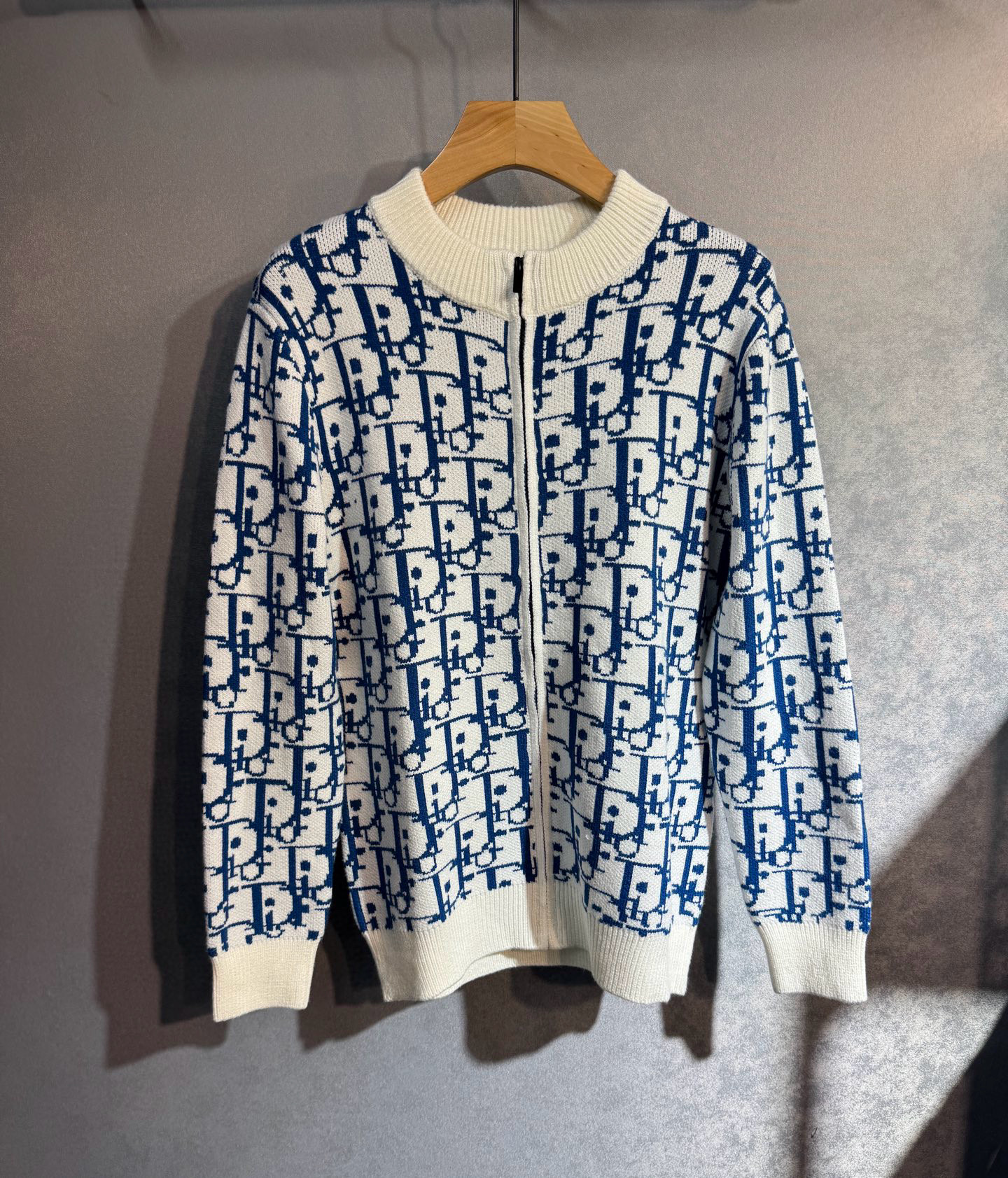 디올 남자 니트