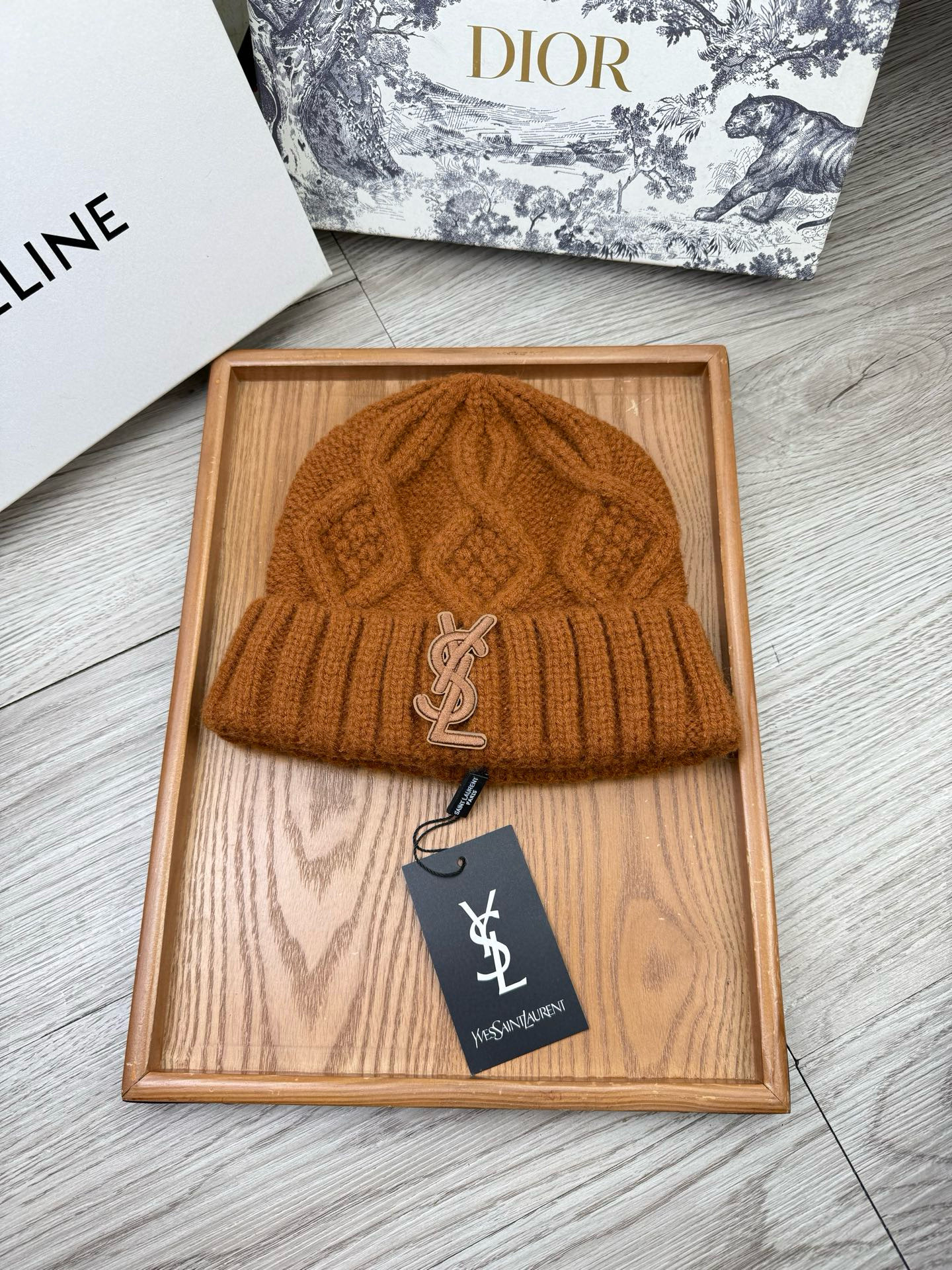 생로랑 겨울 모자