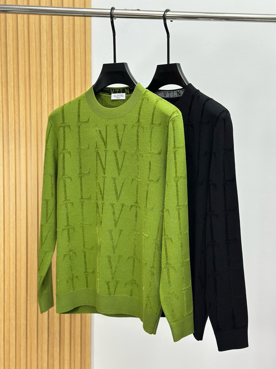 발렌티노 2컬러 남자 니트