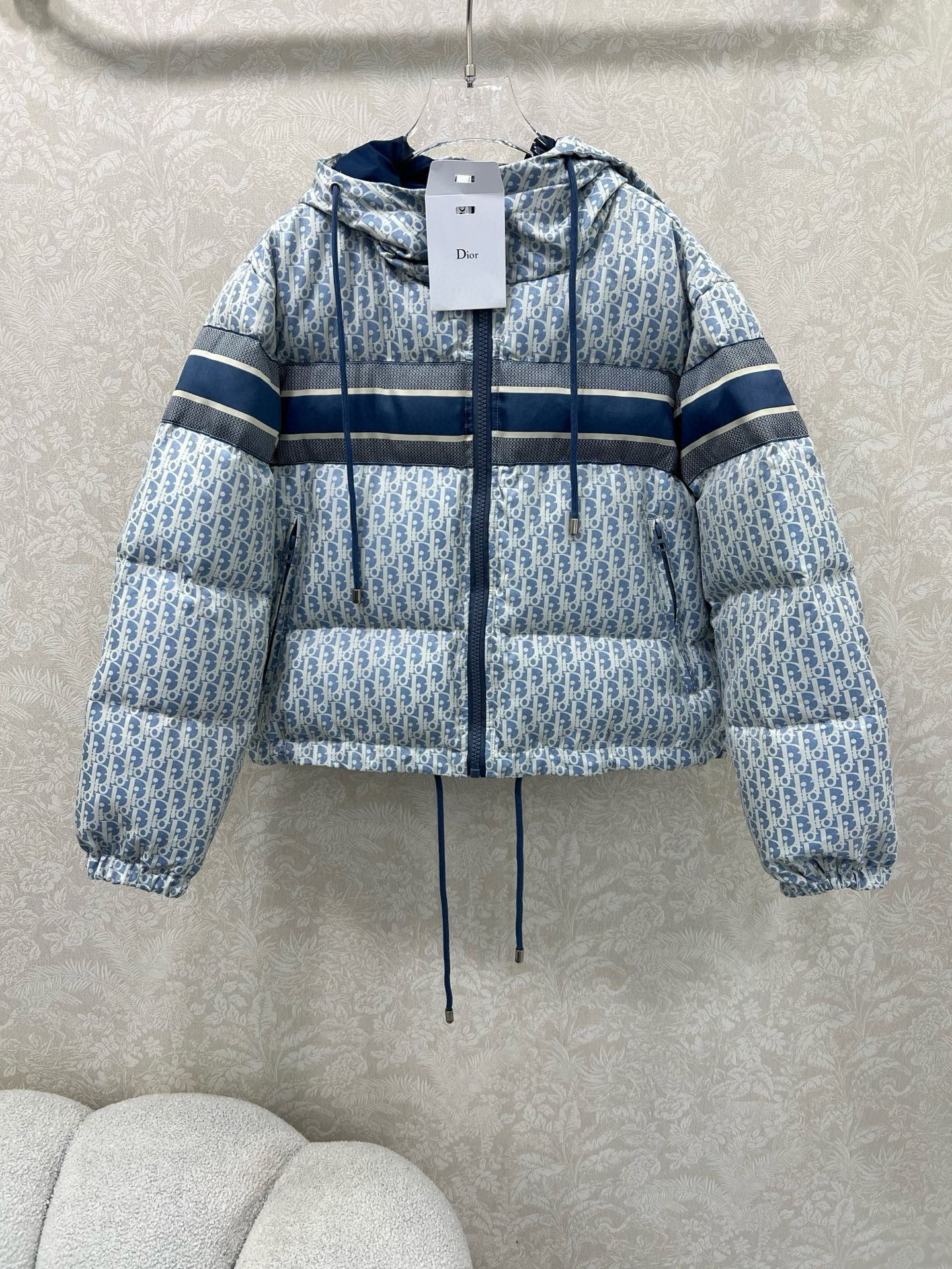 디올 여자 패딩