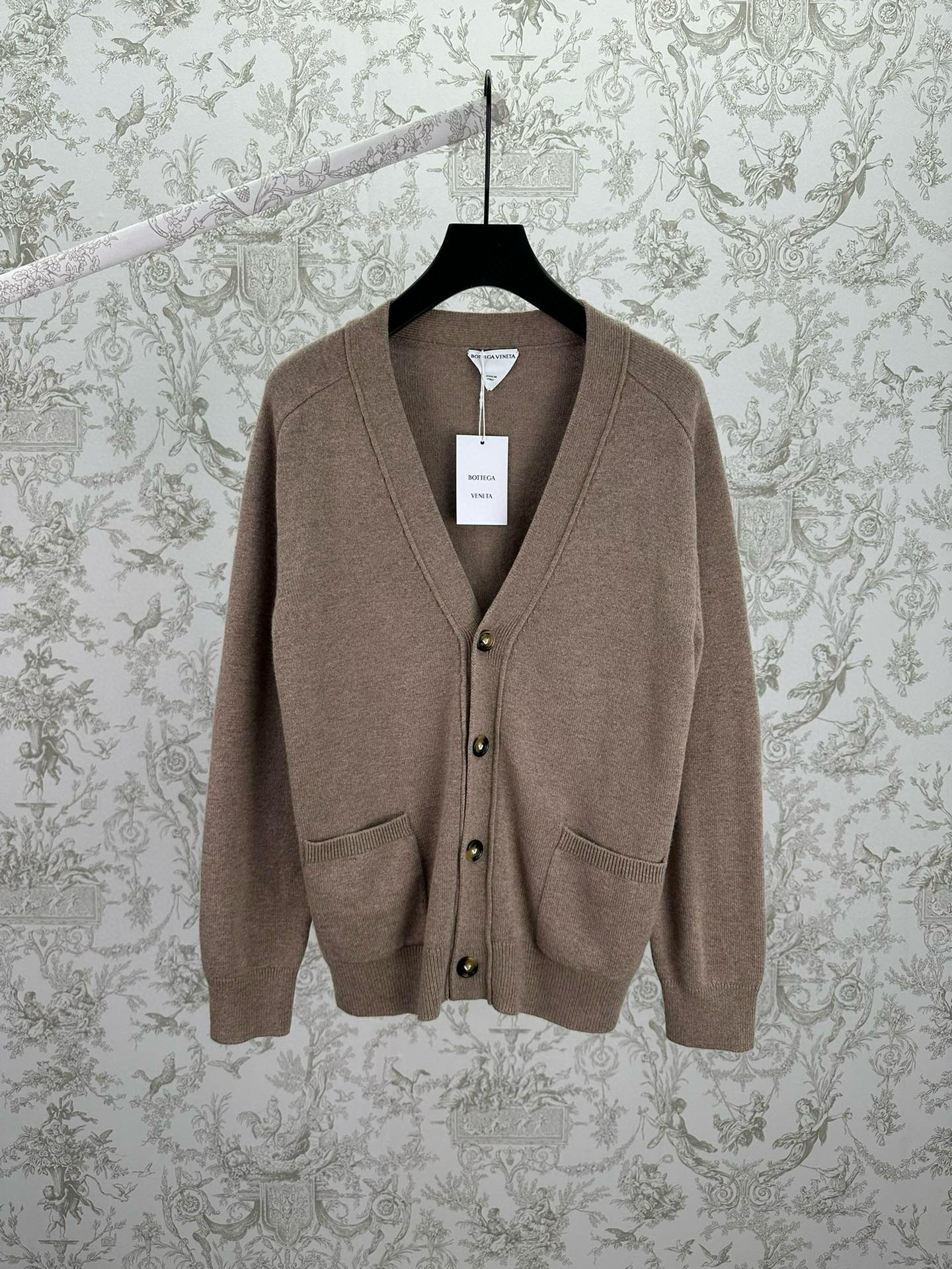 보테가베네타 남자 가디건