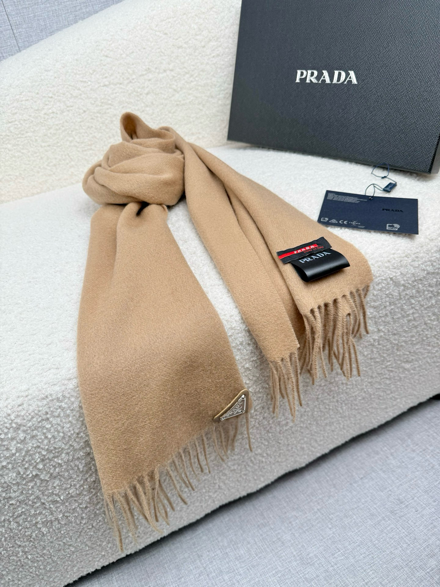 프라다 스카프