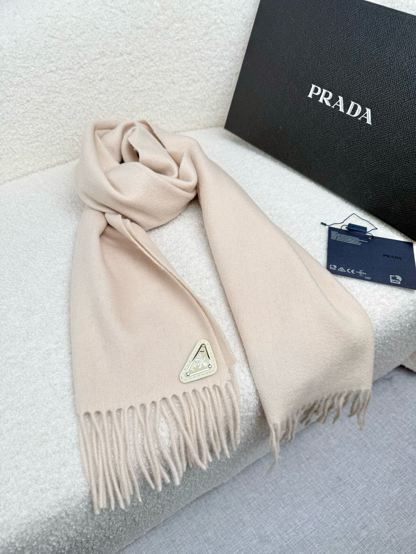 프라다 스카프