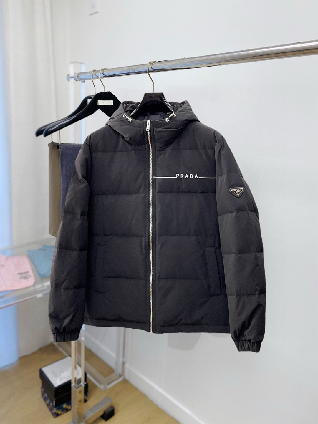 프라다 남자 패딩