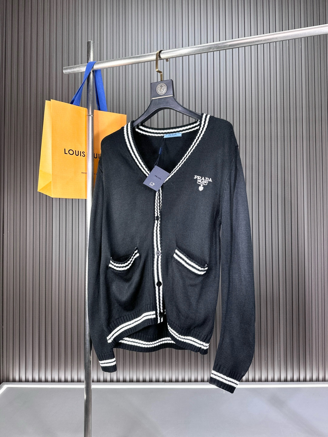 프라다 남자 양모 가디건