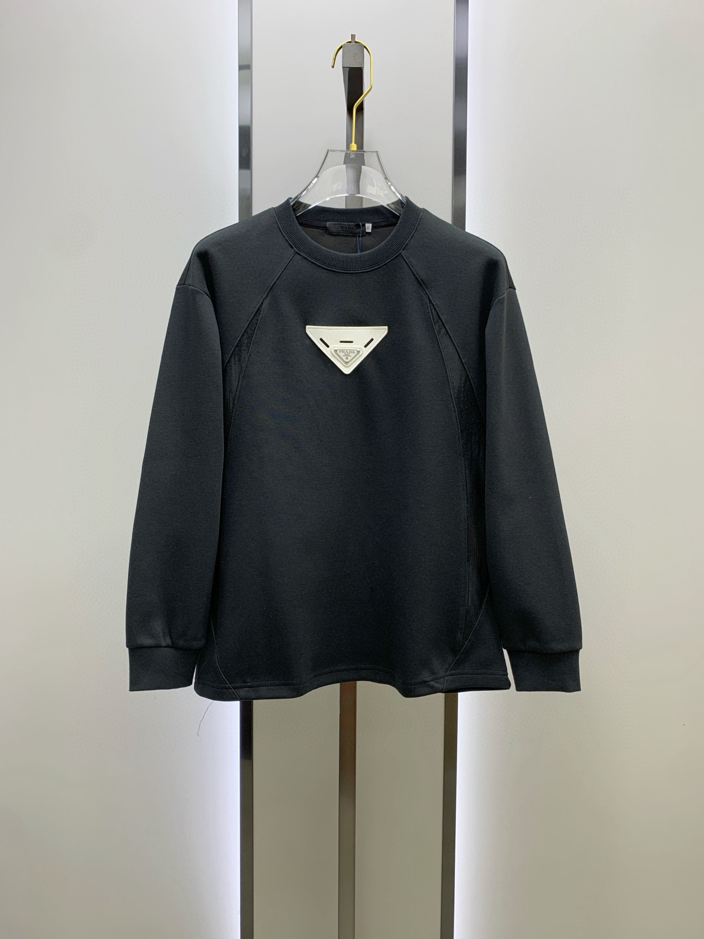 프라다 남자 맨투맨