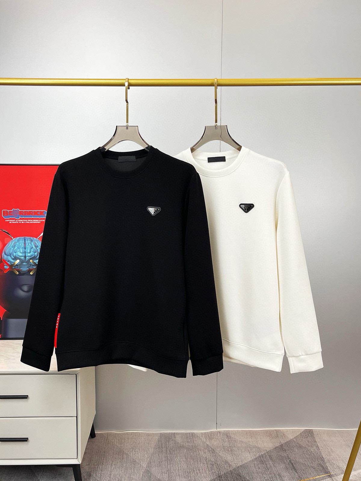 프라다 남자 맨투맨 2컬러