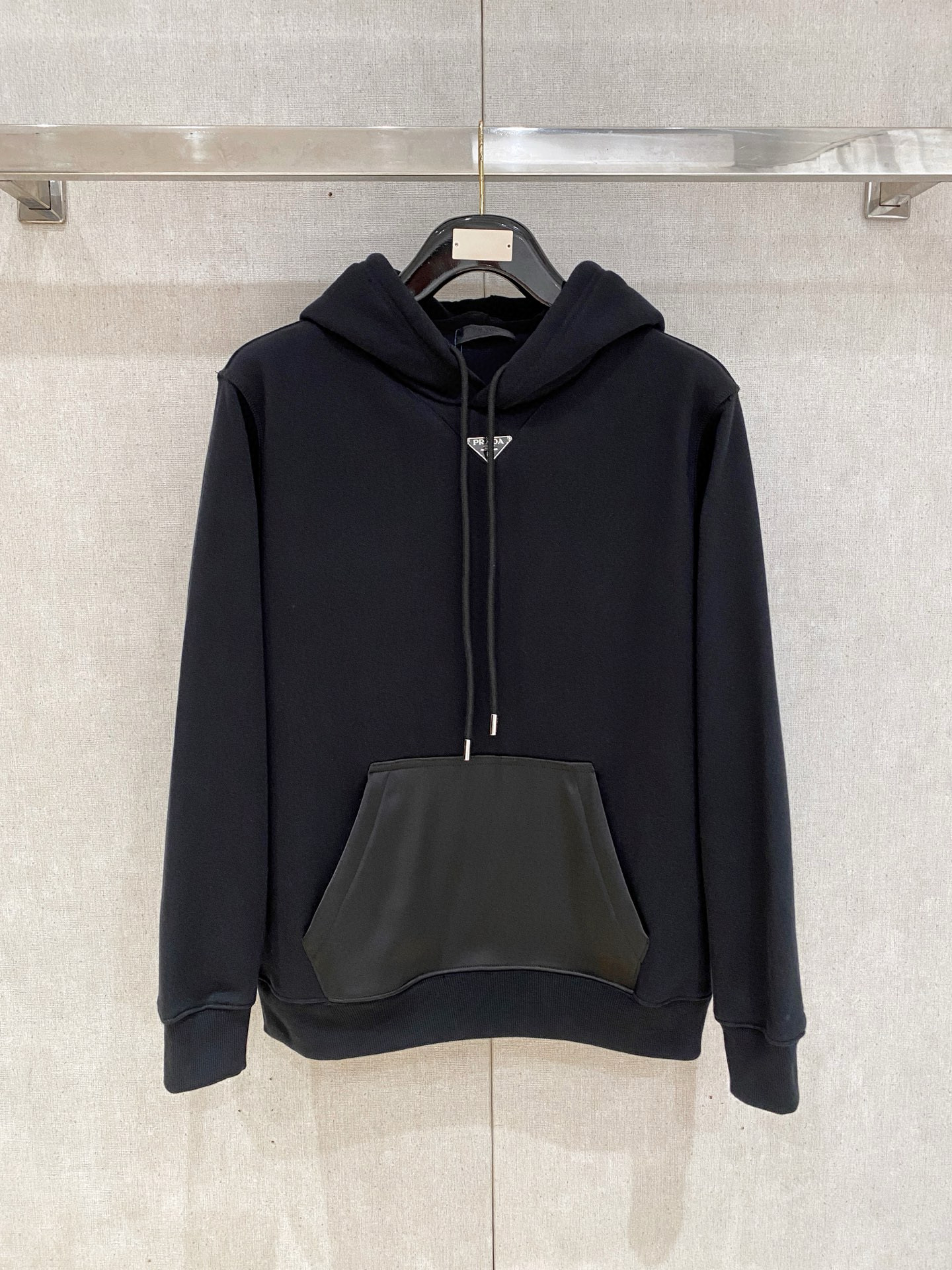 프라다 남자 맨투맨