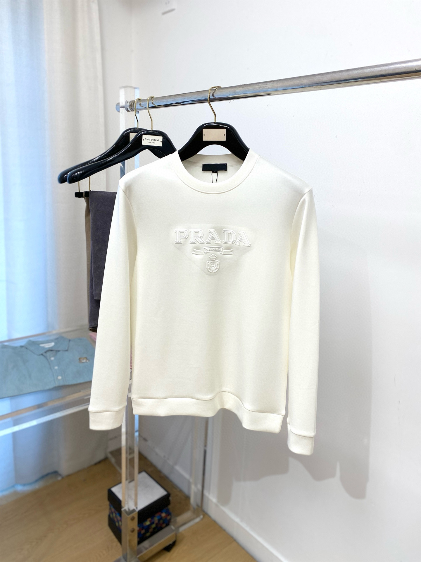 프라다 남자 맨투맨