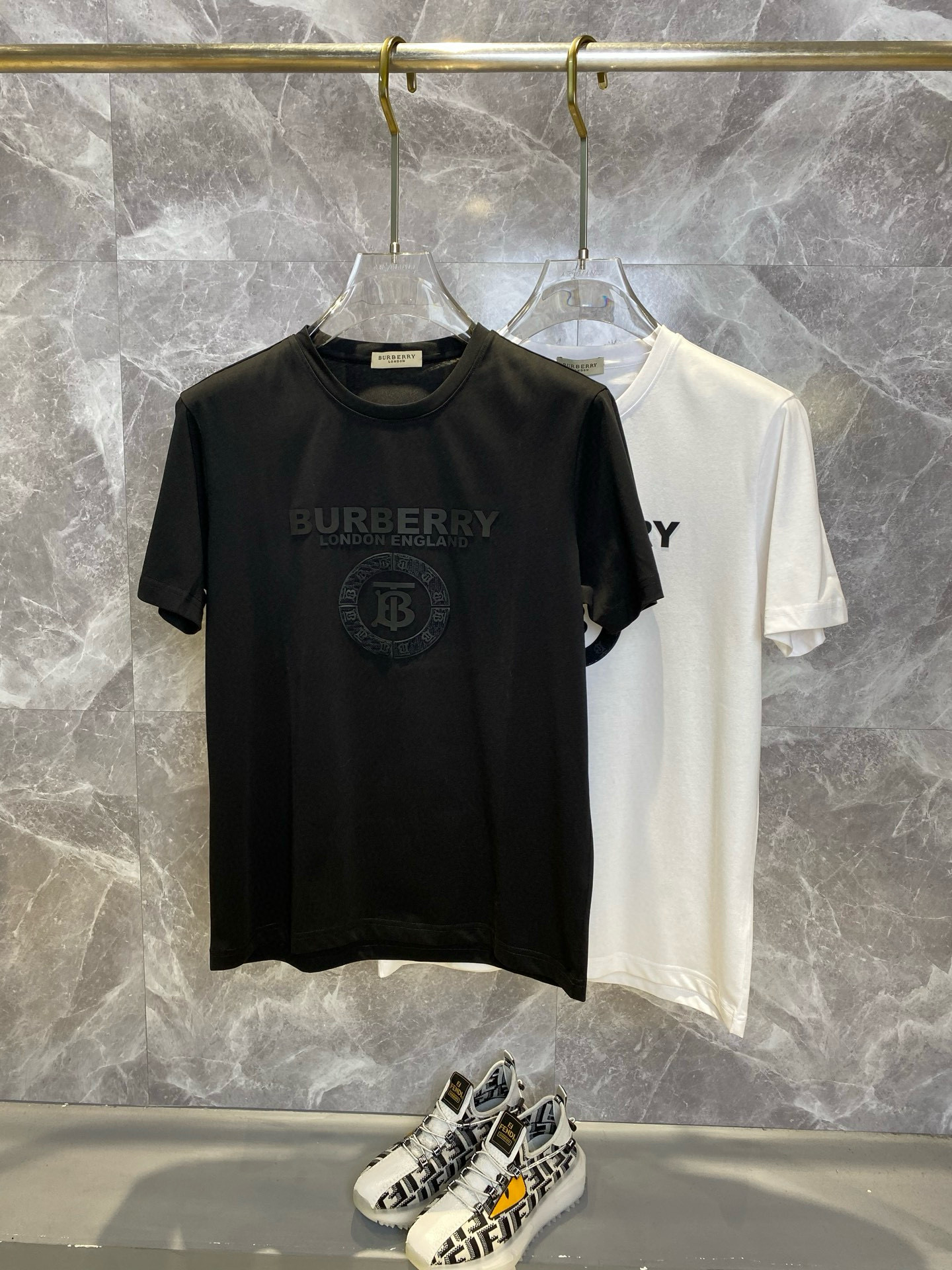 버버리 2컬러 남자 반팔티