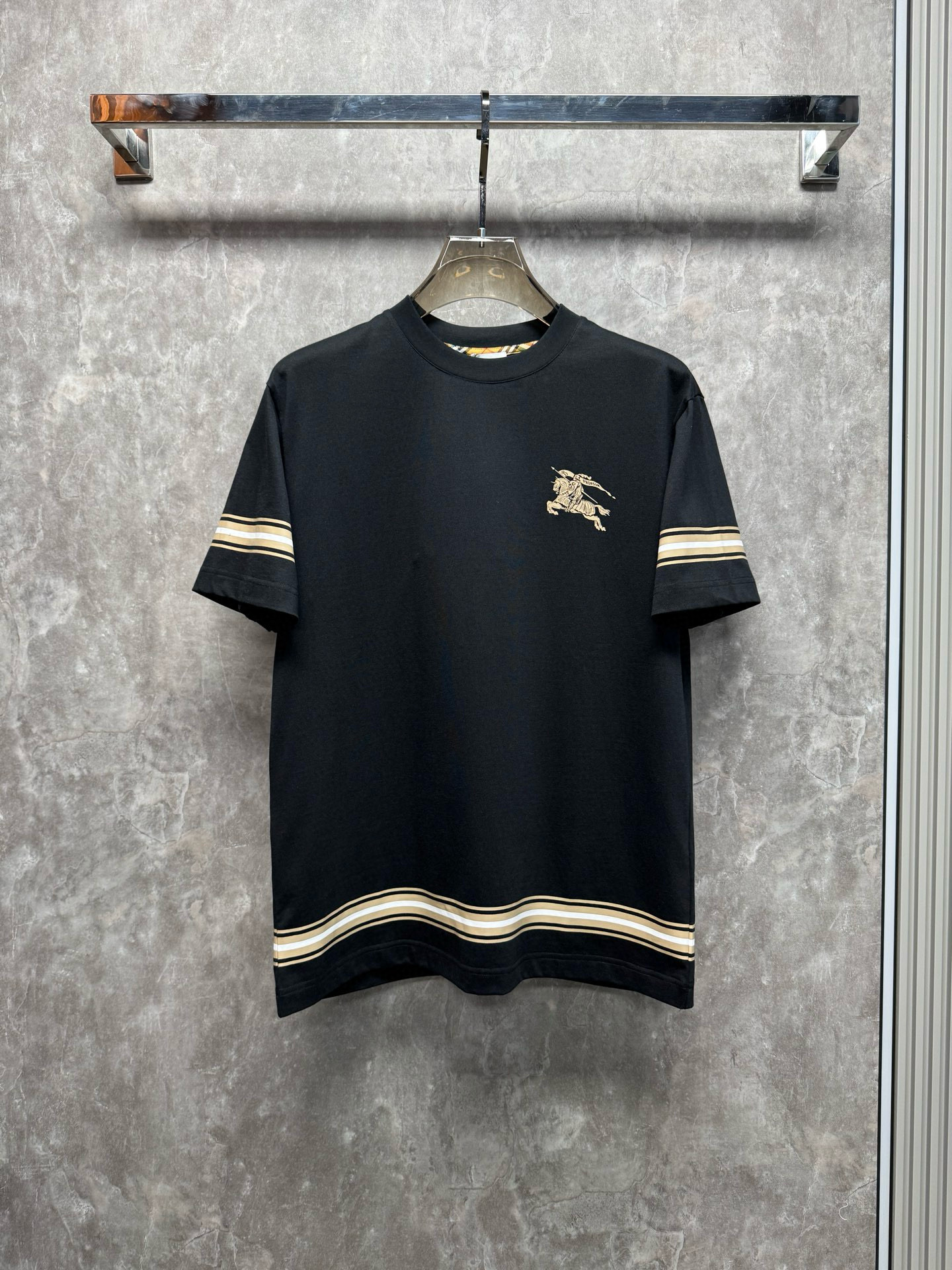 버버리 남자 반팔티