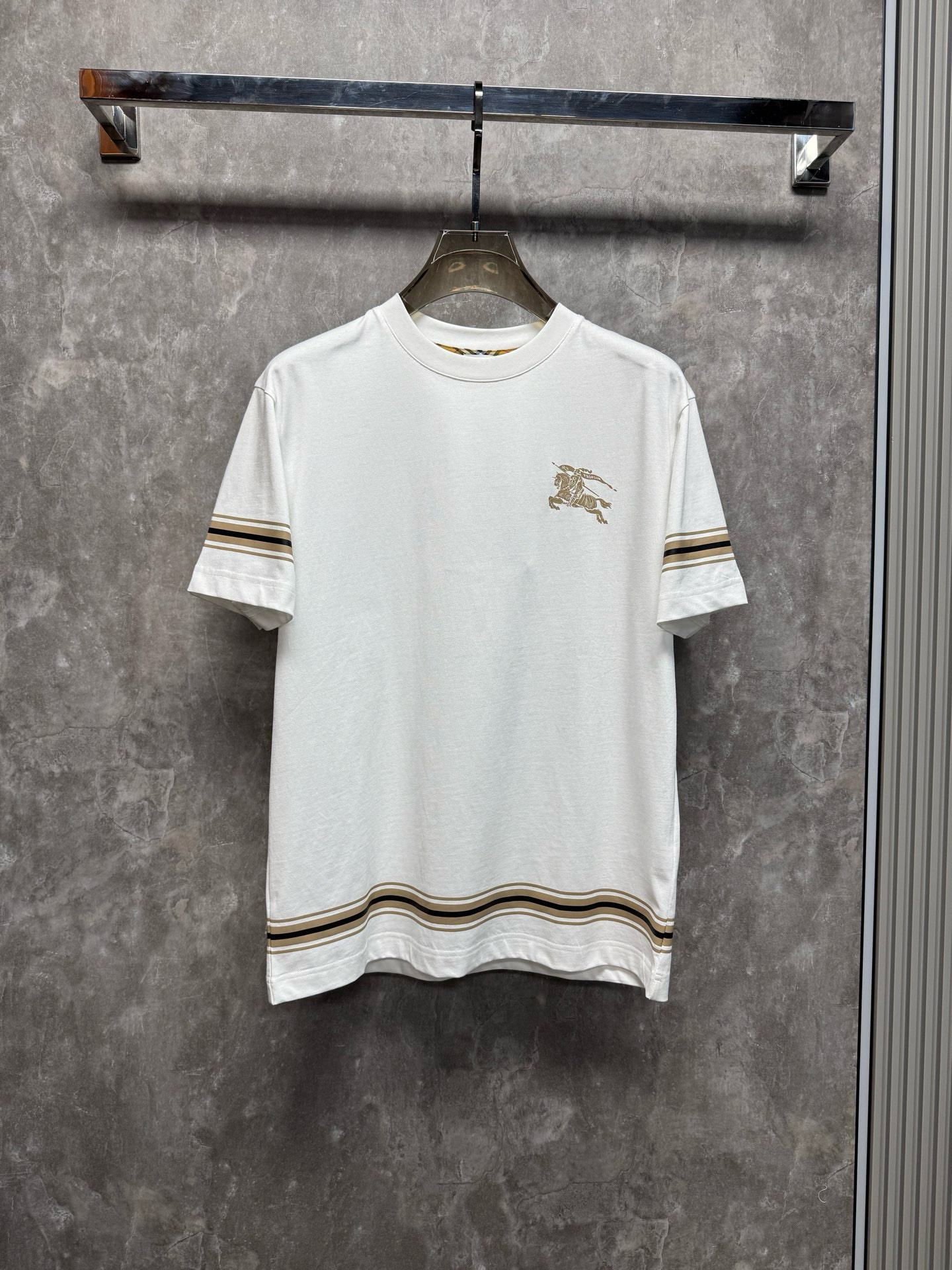 버버리 남자 반팔티